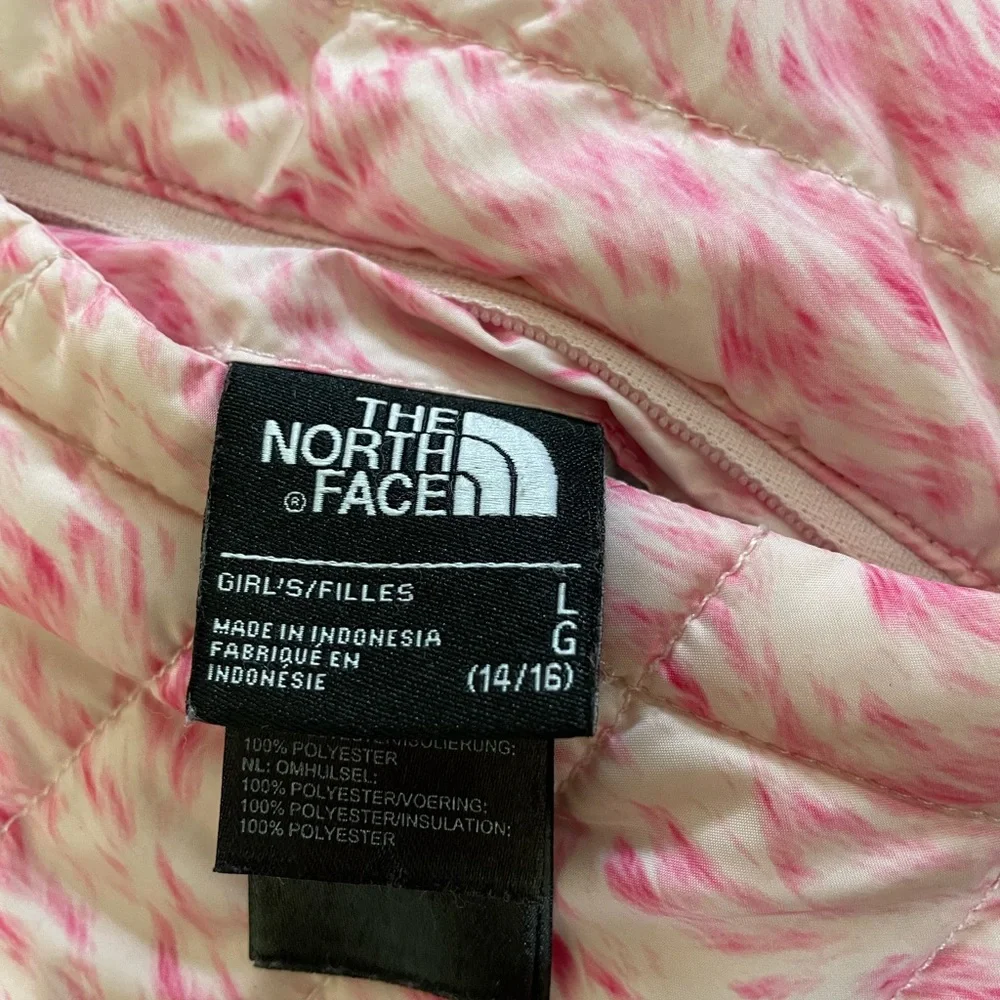 North face size 14/16 coat - Picture 3 of 3